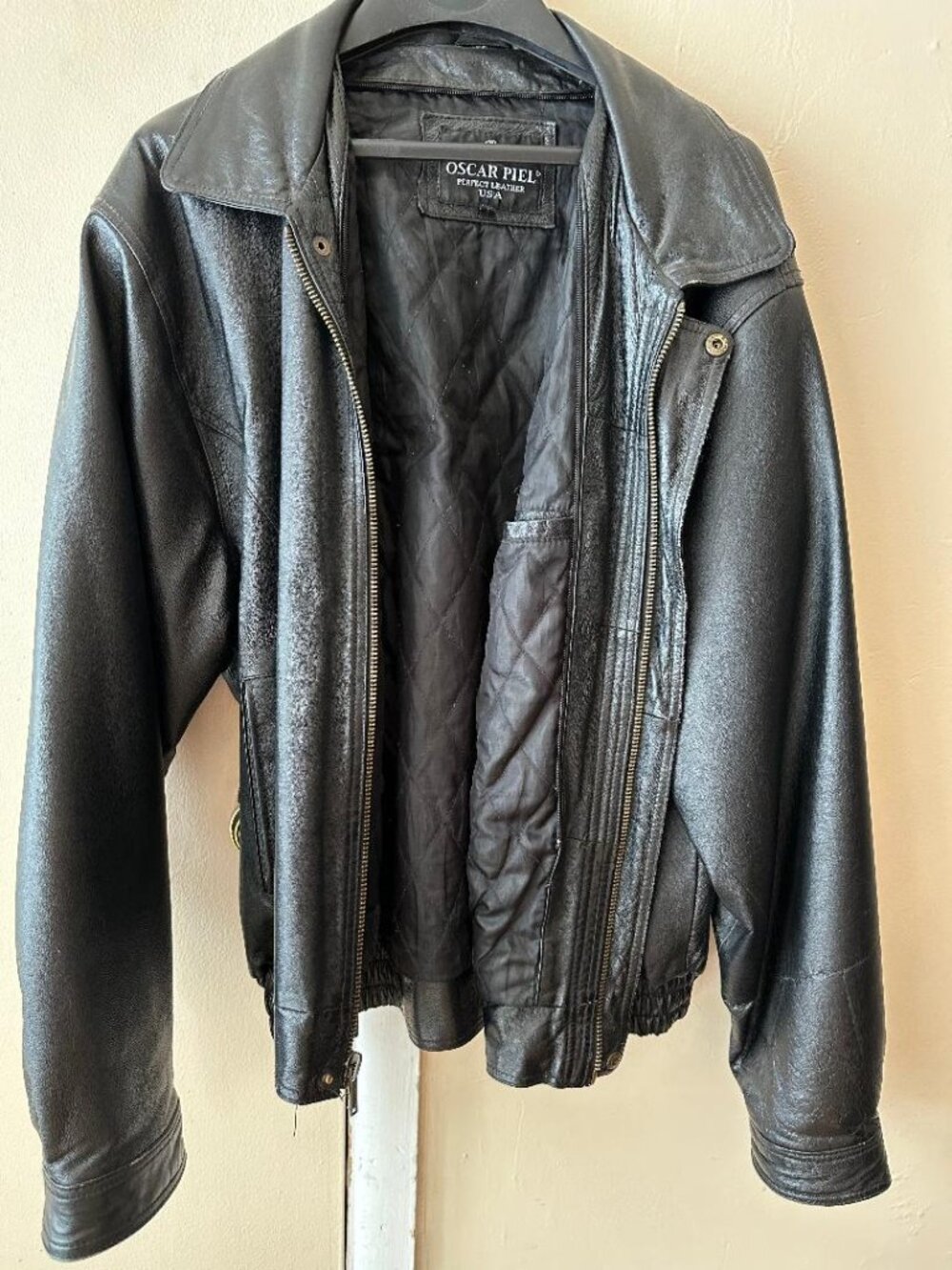 Oscar Piel Black Leather Jacket, size large  Black
